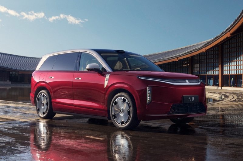 Флагманский кроссовер BYD Datang: богатое оснащение, полный привод и привлекательные цены