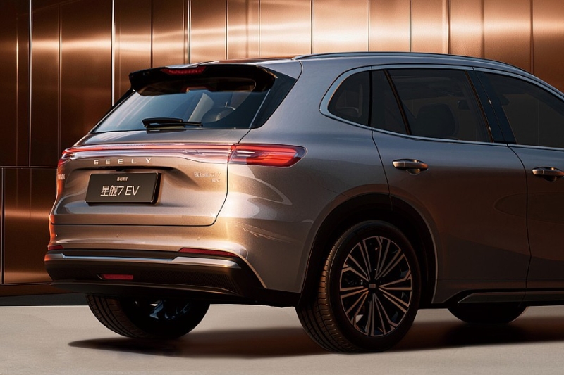 Geely Galaxy Starship 7, который знаком россиянам: новая версия предложена сразу со скидками