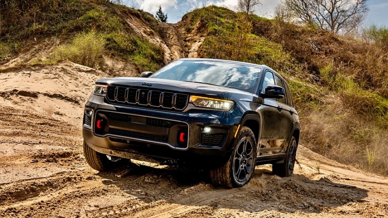 Jeep Grand Cherokee вновь обрёл внедорожные версии Trailhawk и Overland: только бензин!