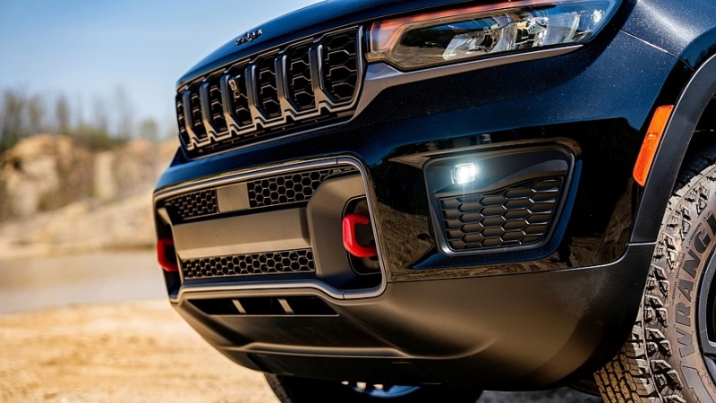 Jeep Grand Cherokee вновь обрёл внедорожные версии Trailhawk и Overland: только бензин!