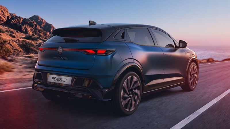 Renault освежила хэтчбек Megane E-Tech electric: новое «лицо» и батарея большей ёмкости