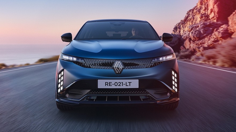 Renault освежила хэтчбек Megane E-Tech electric: новое «лицо» и батарея большей ёмкости