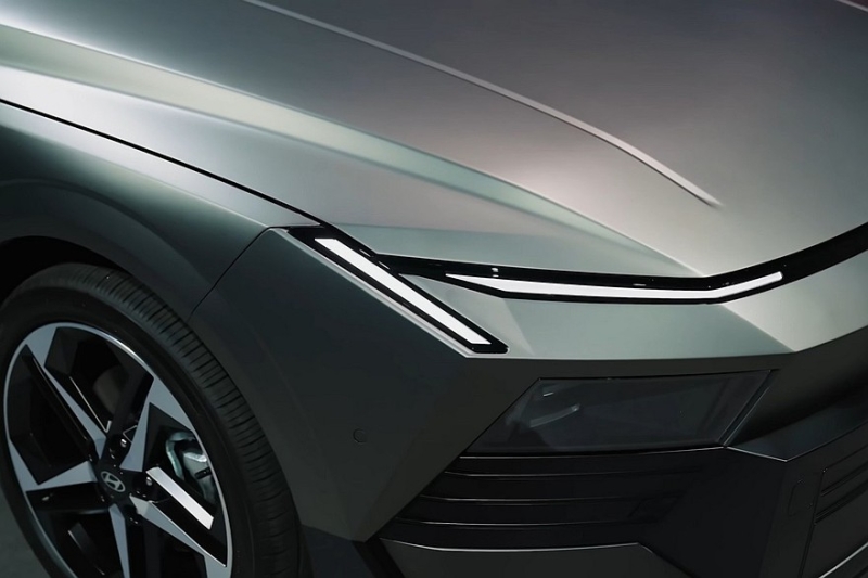 Седан Hyundai Elantra нового поколения с крутым дизайном показали живьём