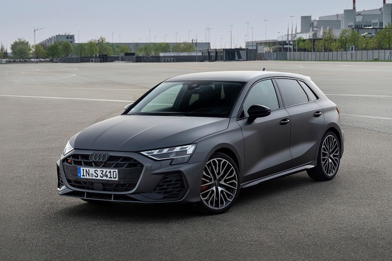 Семейство Audi A3 ещё раз обновили: табло и кое-что ещё