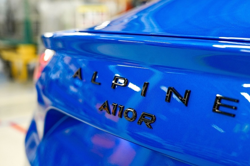 Бензиновый Alpine A110 снят с производства, на смену идёт преемник на новой платформе