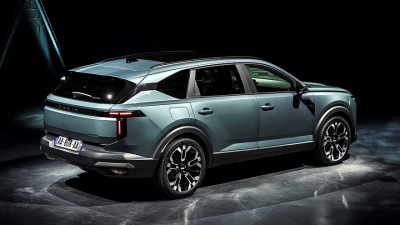 Кросс-универсал Dacia Striker: бюджетный конкурент Skoda Octavia полностью рассекречен