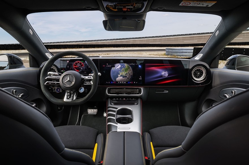 Новый Mercedes-AMG CLA 45: 680-сильная трёхмоторная установка, 2,7 секунды до &laquo;сотни&raquo;