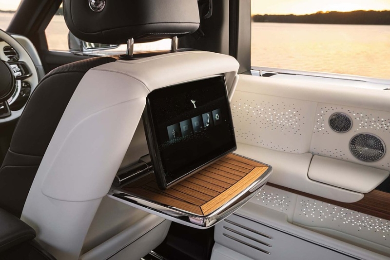 Rolls-Royce подготовил «сухопутную яхту»: представлен Phantom Regatta