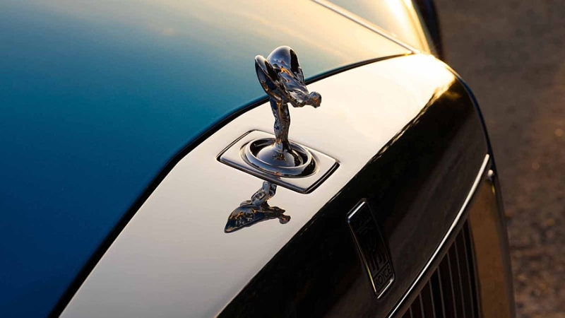 Rolls-Royce подготовил «сухопутную яхту»: представлен Phantom Regatta