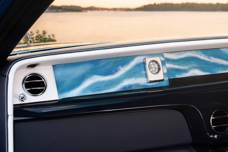 Rolls-Royce подготовил «сухопутную яхту»: представлен Phantom Regatta