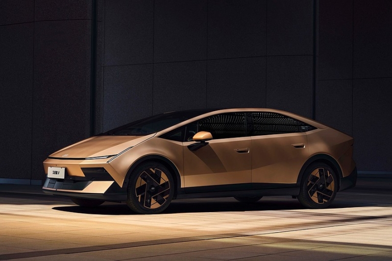 Эффектный седан Hyundai Ioniq V готовится к старту продаж