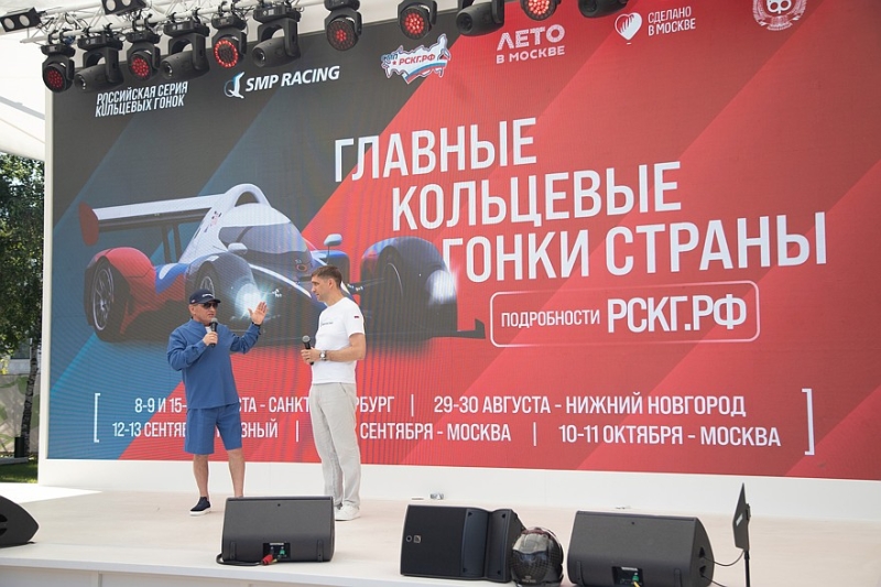 Гонка на российском болиде в самом центре Москвы