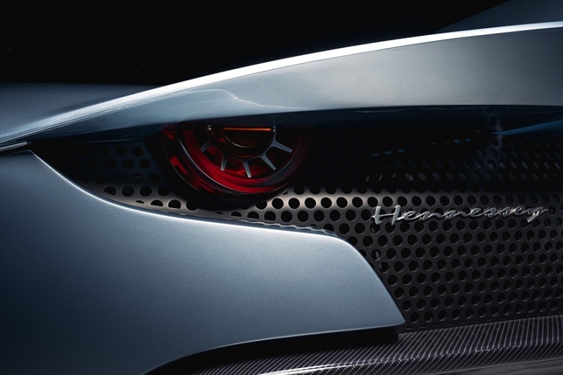 Hennessey Blackbird: аналоговый суперкар в авиационном стиле с атмосферным V8 и МКП