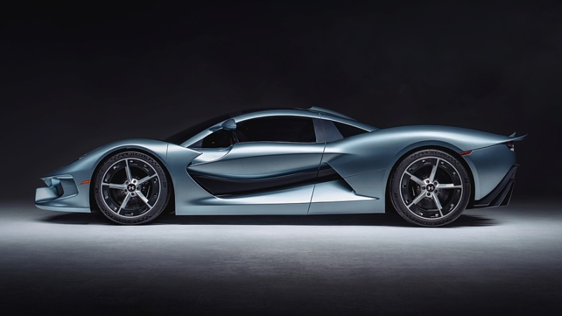 Hennessey Blackbird: аналоговый суперкар в авиационном стиле с атмосферным V8 и МКП