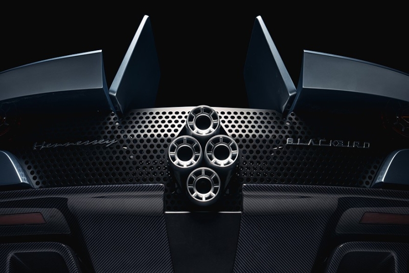 Hennessey Blackbird: аналоговый суперкар в авиационном стиле с атмосферным V8 и МКП