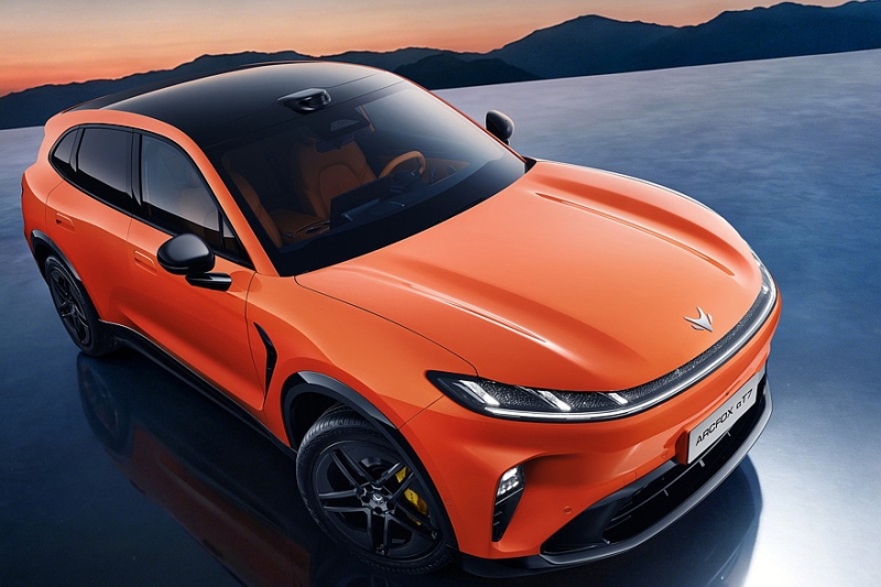 Кроссовер Arcfox Alpha T7 со спортивным имиджем от BAIC: показан интерьер