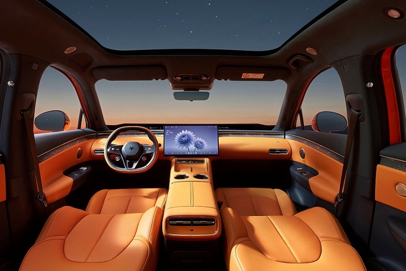 Кроссовер Arcfox Alpha T7 со спортивным имиджем от BAIC: показан интерьер