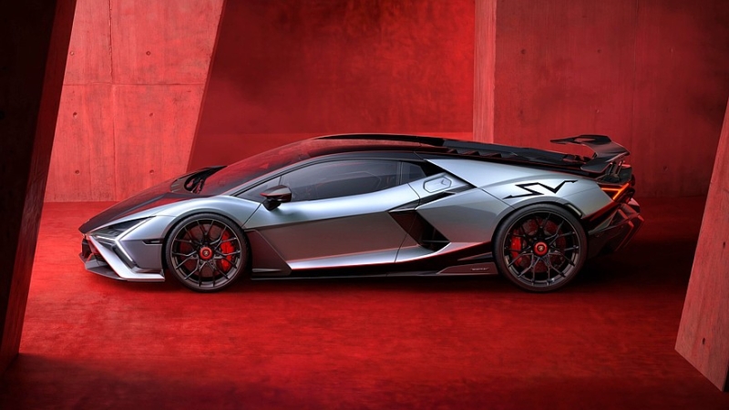 Lamborghini Revuelto SV: хардкорная версия с мощной батареей и доработанным шасси