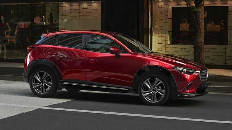 Mazda анонсировала паркетник CX-3 следующего поколения: первый тизер