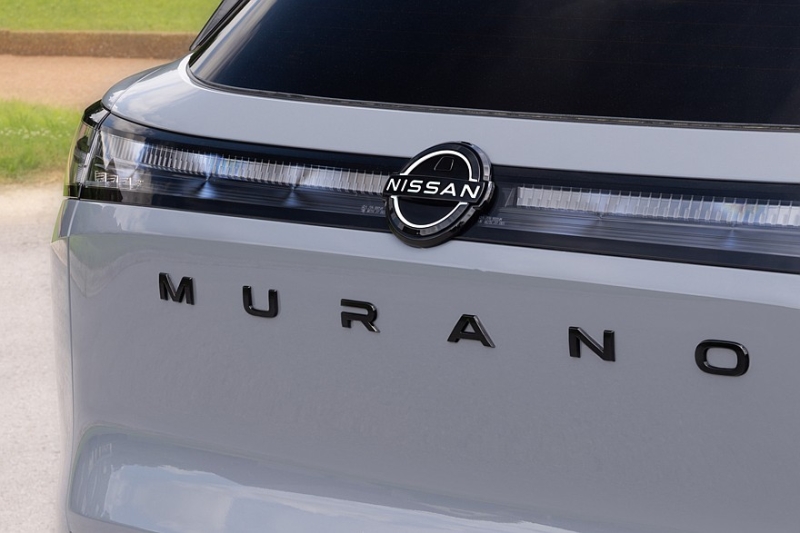 Nissan Murano лишился базовой версии и ощутимо подорожал