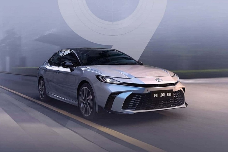 Обновлённая Toyota Camry: увеличенный экран, &laquo;хрусталь&raquo; и кое-что ещё