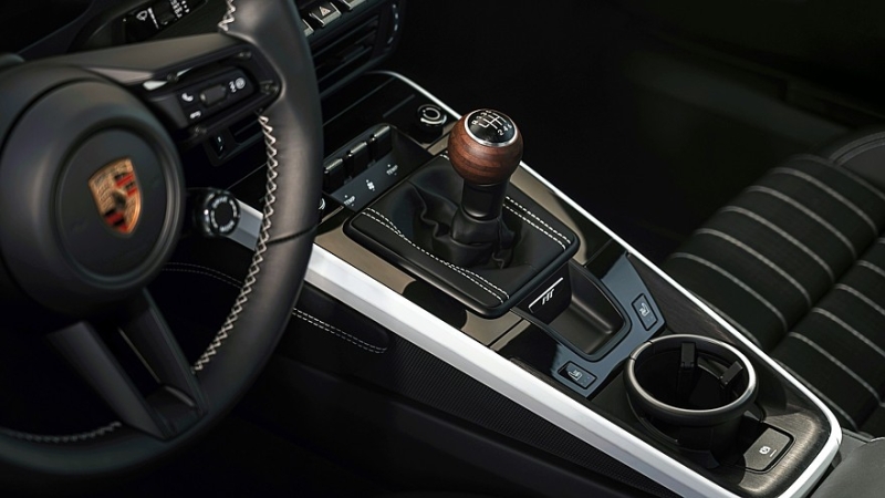 По заявкам трудящихся: Porsche 911 Carrera S снова доступен на «механике», но есть нюанс