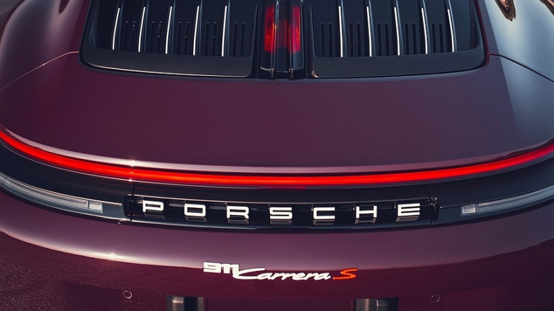 По заявкам трудящихся: Porsche 911 Carrera S снова доступен на «механике», но есть нюанс