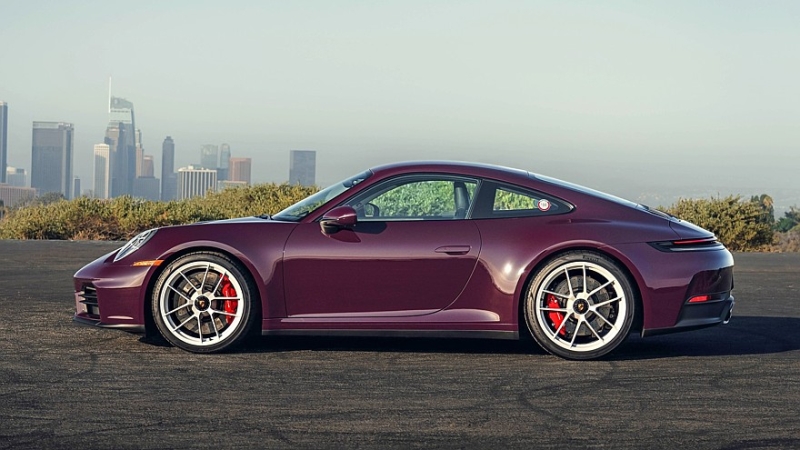По заявкам трудящихся: Porsche 911 Carrera S снова доступен на «механике», но есть нюанс