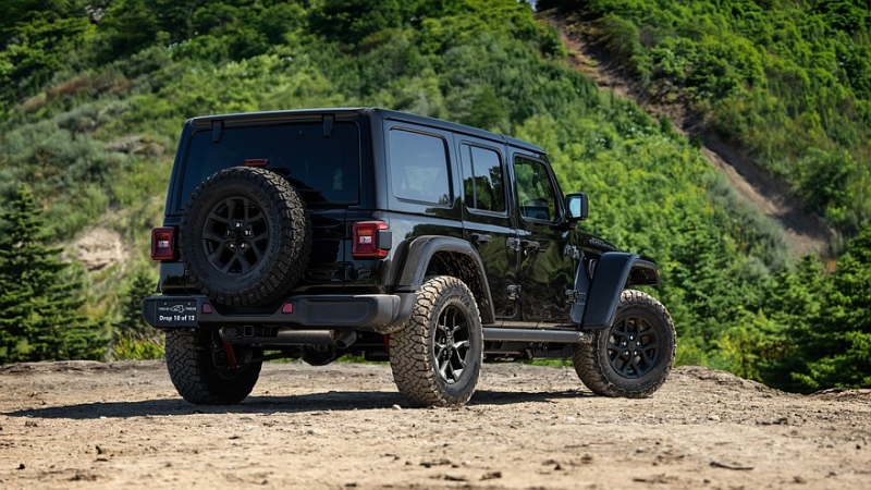 У внедорожника Jeep Wrangler появилась &laquo;затемнённая&raquo; версия Smoky Mountain