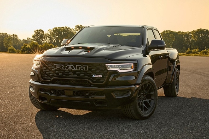 Заводской тюнинг для Ram 1500 Rumble Bee: большие &laquo;мясорубки&raquo;, подвеска, выхлоп, декор