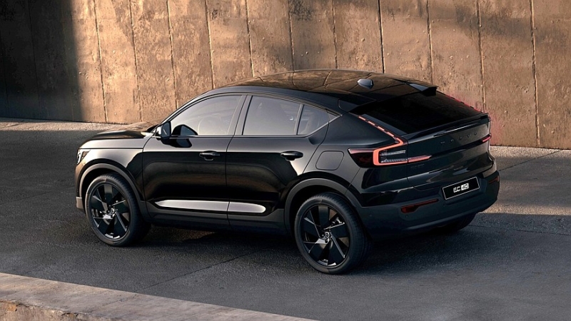 Компактные кроссоверы Volvo XC40, EX40 и EC40 пережили долгожданный рестайлинг