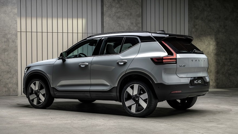 Компактные кроссоверы Volvo XC40, EX40 и EC40 пережили долгожданный рестайлинг