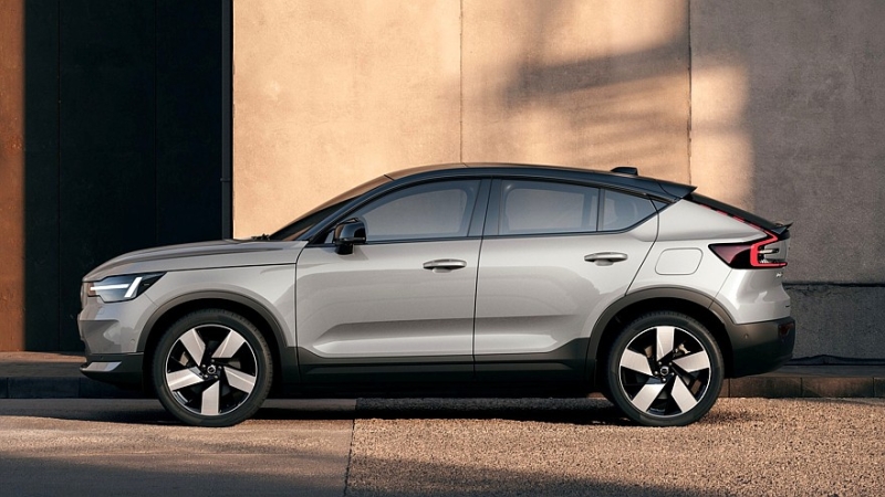 Компактные кроссоверы Volvo XC40, EX40 и EC40 пережили долгожданный рестайлинг