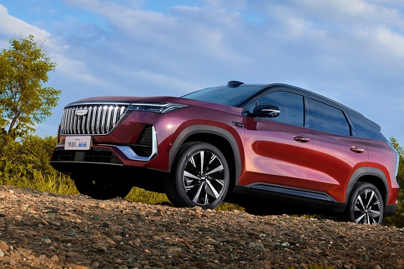 Кроссовер Geely Atlas получил новую версию: другая начинка и кое-что ещё