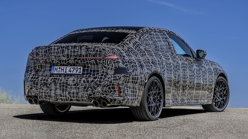 Новая бензиновая &laquo;трёшка&raquo; BMW готовится к премьере: дрифт-режим и дизайн в стиле i3