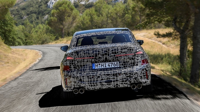 Новая бензиновая &laquo;трёшка&raquo; BMW готовится к премьере: дрифт-режим и дизайн в стиле i3