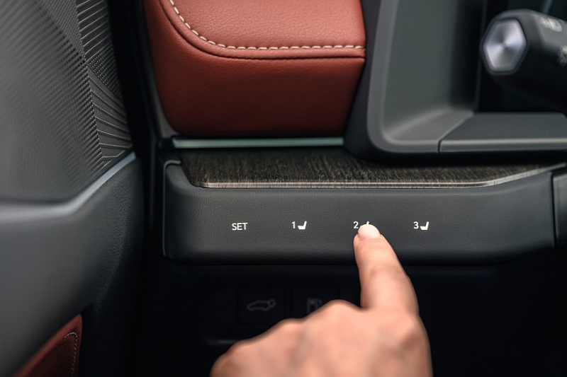 Обновлённый Lexus NX: упрощённый салон с парфюмом и настроенное на Нюрбургринге шасси