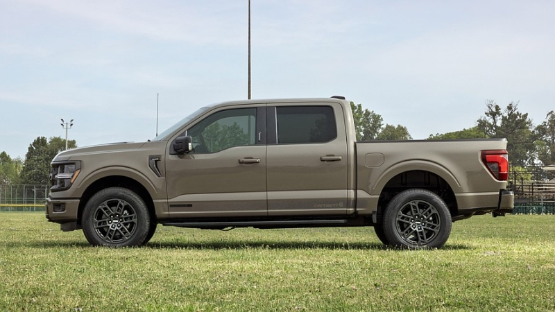 Посвежевший Ford F-150 получил другой базовый мотор и новую версию Carhartt