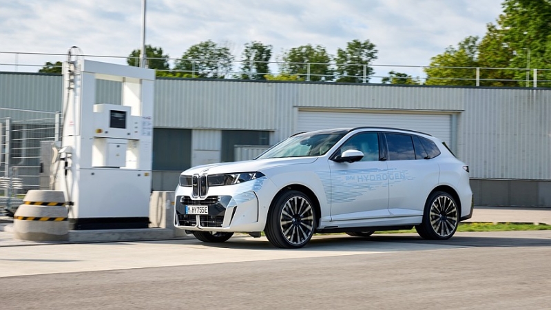 Водородный BMW iX5 Hydrogen нового поколения сбросил камуфляж