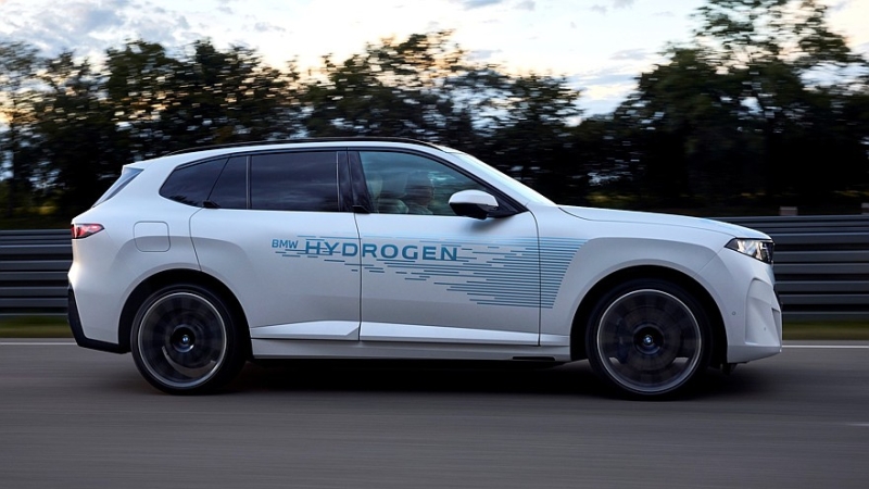Водородный BMW iX5 Hydrogen нового поколения сбросил камуфляж