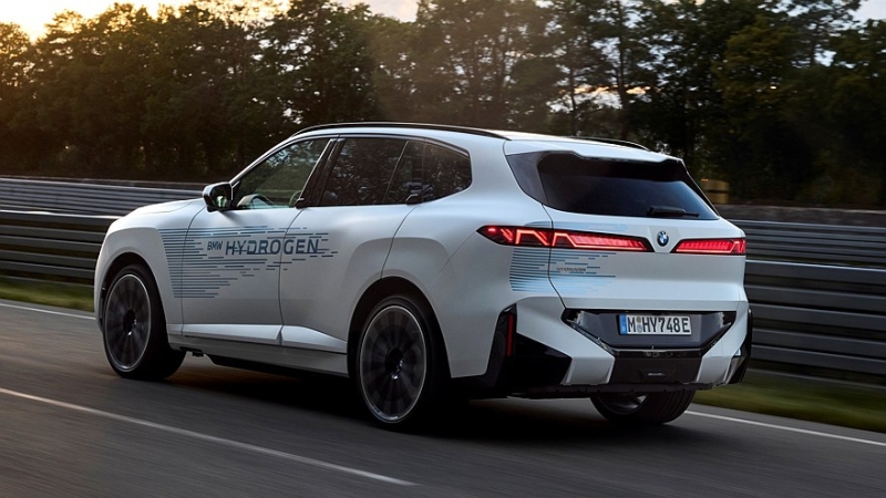 Водородный BMW iX5 Hydrogen нового поколения сбросил камуфляж