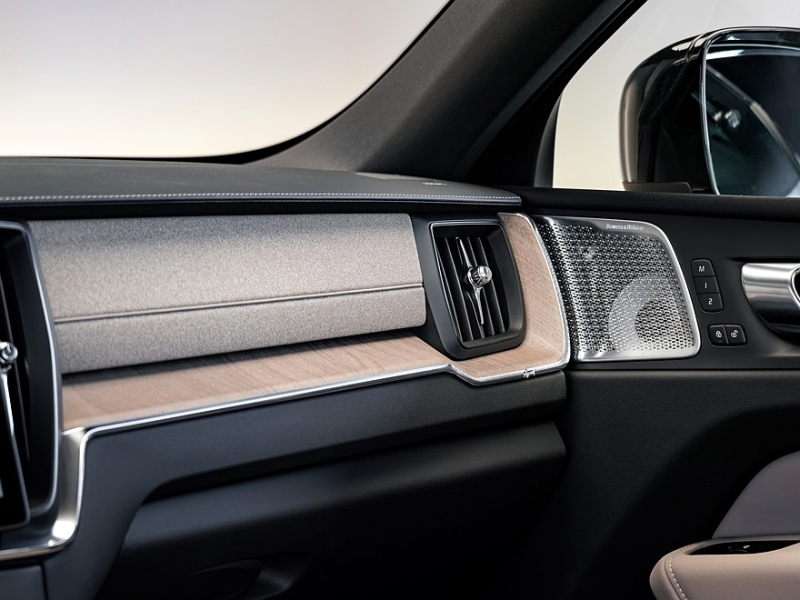Volvo XC60: второй рестайлинг и большая батарея для гибрида. Такую же получил Volvo XC90