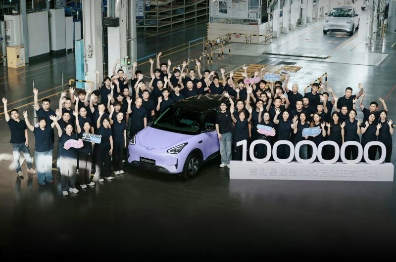 Geely выпустила миллионный экземпляр хэтчбека EX2 перед его запуском в России