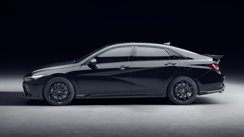 У спортседана Hyundai Elantra N появилась сдержанная версия Monochrome