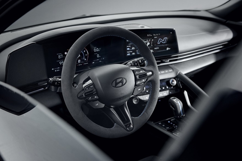 У спортседана Hyundai Elantra N появилась сдержанная версия Monochrome