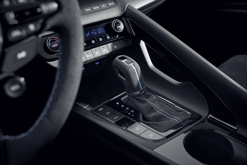 У спортседана Hyundai Elantra N появилась сдержанная версия Monochrome