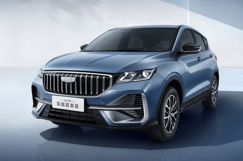 «Упрощённый» Geely Coolray снова модернизировали: первые официальные фото