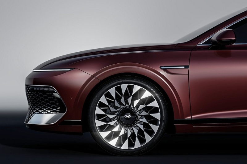 Флагманский седан Hyundai Grandeur получил новый салон после рестайлинга