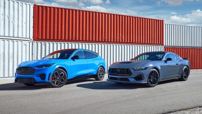 Ford показал четырёхдверный Mustang дилерам: он будет стоить менее 40 000 долларов