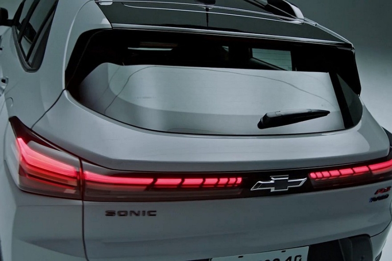 Кроссовер Chevrolet Sonic: полноценные официальные фото